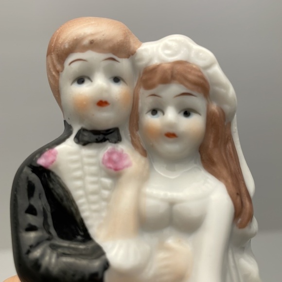 Bride and Groom Porcelain Figurine Cake Topper - Picture 9 of 9